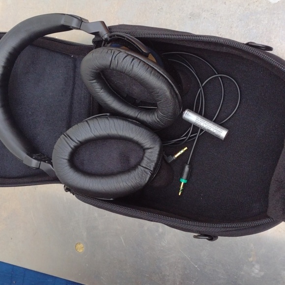 Sony MDRzx750bn Black Over-Ear Noise Cancelling Stereo Headset with Case NWOT - Picture 2 of 2